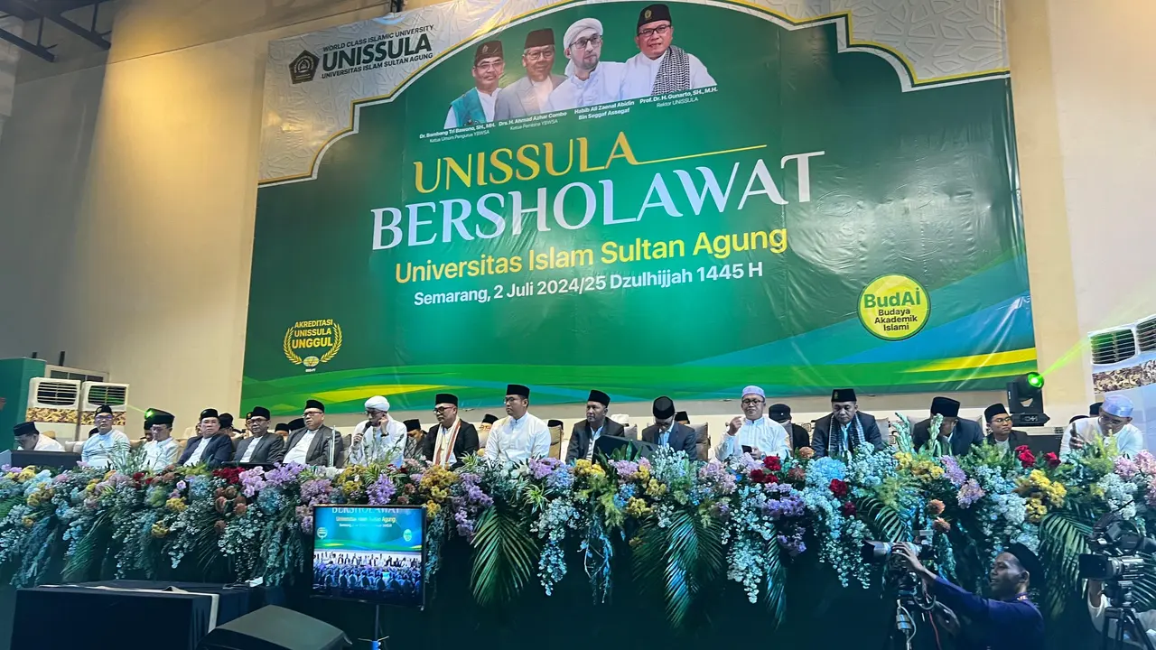 Habib Ali Zainal Abidin Assegaf menghadiri salawat akbar yang digelar oleh Universitas Islam Sultan Agung (Unissula), Semarang, Selasa, 2 Juli malam (Istimewa)