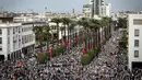 Para demonstran berbaris untuk menyatakan dukungan kepada warga Palestina, di Rabat, Maroko pada 15 Oktober 2023. (FADEL SENNA / AFP)