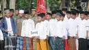 Santri Kota Tangerang Selatan mengikuti apel untuk memperingati Hari Santri Nasional di lapangan Pesantren AL-Amanah AL-Gontroy, Pondok Aren, Senin (22/10). Acara tersebut dalam rangka memperingati Hari Santri Nasional ke-3. (Merdeka.com/Arie Basuki)