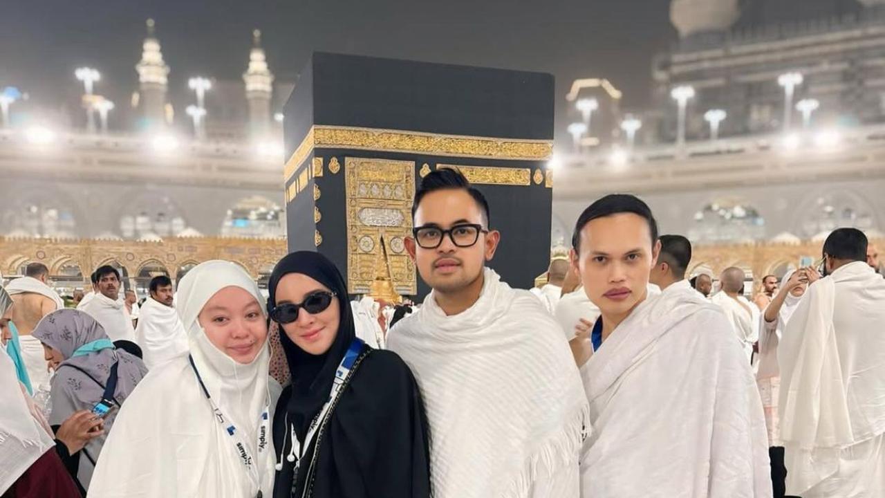 Penampilan Baru Wanda Hara Saat Umroh, Netizen Terharu dengan Doa Tulusnya