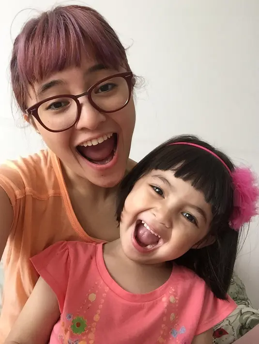 Ben juga yakin bahwa selain ia dan istri, Caca pun juga tetap menjadikan Sienna prioritas utamanya. Terpenting adalah gadis mungil itu bisa tumbuh dengan sehat secara jasmani dan rohaninya. (Instagram/marshanda99)