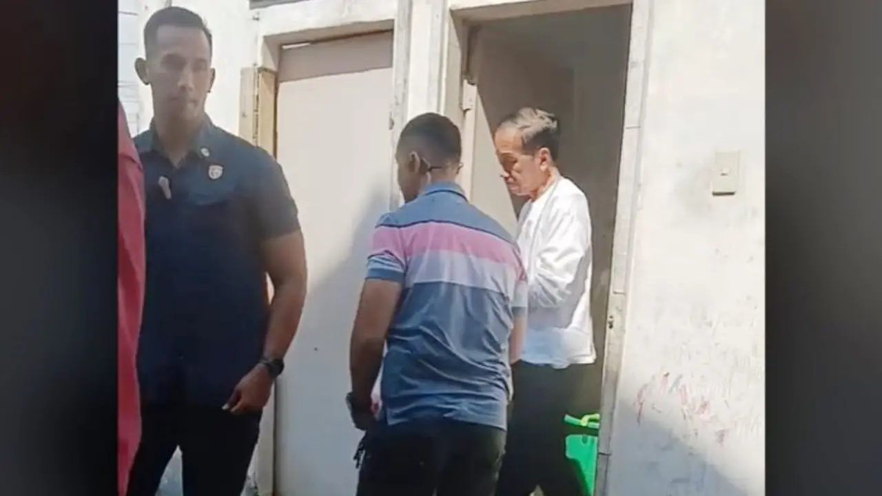 Beredar Video Presiden Jokowi Buang Air di Toilet Umum di Pasar, Banjir Pujian Warganet.