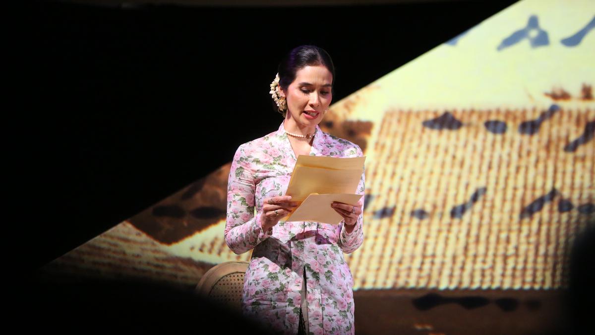 Marsha Timothy, Maudy Ayunda, Cinta Laura, Chelsea Islan, hingga Happy Salma Rayakan Hari Kartini dalam Pementasan Terbitlah Terang