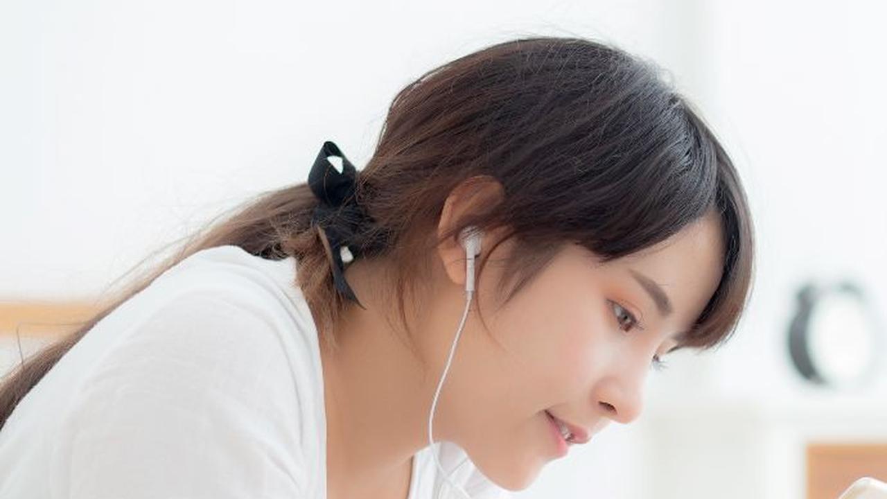 Memakai Earphone