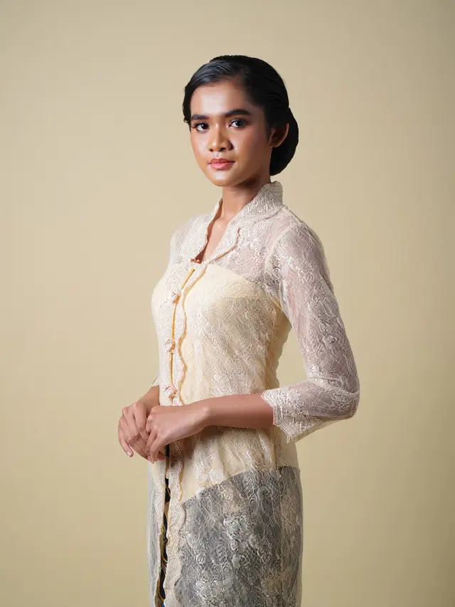Model Kebaya Brokat Ibu-ibu