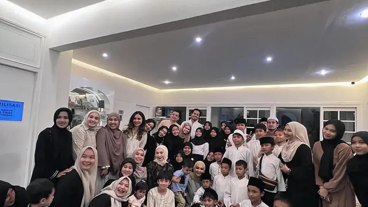 Rieta Amilia Ibunda Nagita Slavina Buka Puasa Bareng Yayasan Humu Yatim, Ajak Rafathar Hingga Cipung