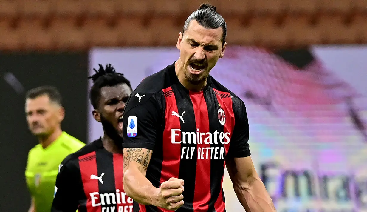 <p>Zlatan Ibrahimovic. Striker Swedia berusia 40 tahun yang kini menjalani musim ke-3 di periode kedua bersama AC Milan ini mampu menjadi top skor AC Milan di musim 2020/2021 lalu. Ia total mencetak 17 gol bagi AC Milan di semua ajang pada musim tersebut. (AFP/Miguel Medina)</p>