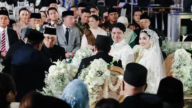 Putri Ketiga Erick Thohir, Magisha Afryea saat akad nikah pakai dress putih lace. [@agusyudhoyono]