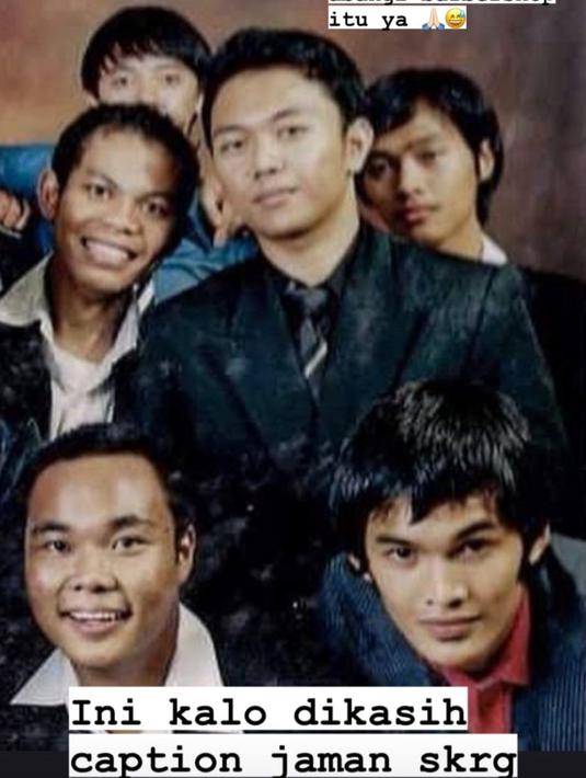 <p>Dia mengungkap asal-usul model rambutnya. menurutnya style tersebut sedang populer pada masa itu. (Foto: Instagram/ teukuwisnu)</p>