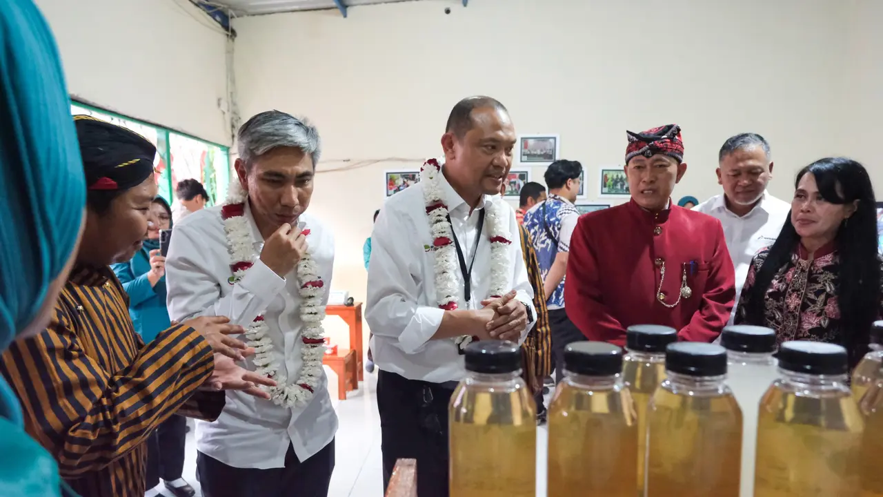 Komitmen mendukung pemberdayaan masyarakat dalam hal pengelolaan sumber daya lokal yang berkelanjutan di RW 01 Kelurahan Siwalan, Semarang, Jawa Tengah.
