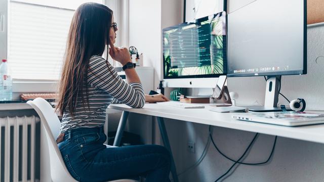 Tak Sempat Olahraga? Lakukan 5 Gerakan Ini untuk Meregangkan Otot di Meja Kerja