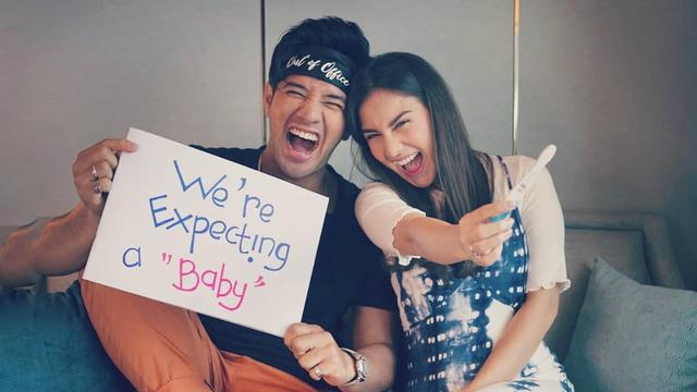 2 Bulan Menikah Irish Bella Ammar Zoni Dikaruniai Anak Kembar News Entertainment Fimela Com