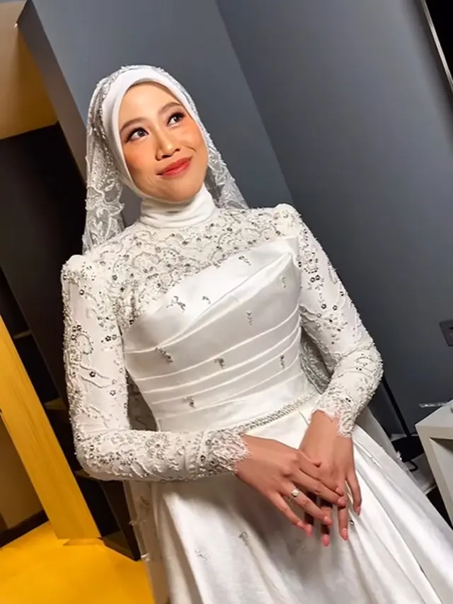 Tampilan Bak Princess Pemain Voli Megawati Hangestri di Momen Ngunduh Mantu, Kenakan Dress Putih Berhijab