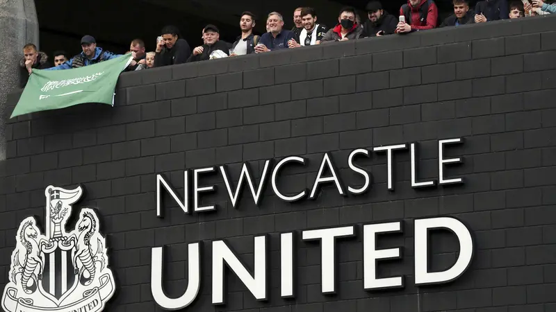 Foto: Punya Boss Baru Kaya Raya, Suporter Newcastle United Berpesta