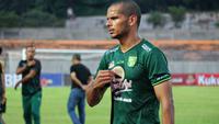Bek Persebaya Surabaya, Leo Lelis. (Bola.com/Wahyu Pratama)
