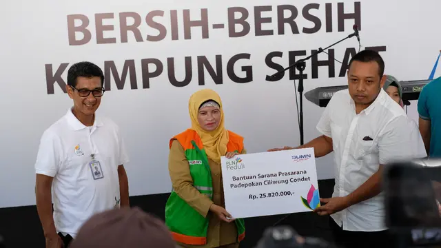 Ratusan Milenial PLN Bersama Warga Balekambang Kompak Bersih-Bersih Kampung Sehat