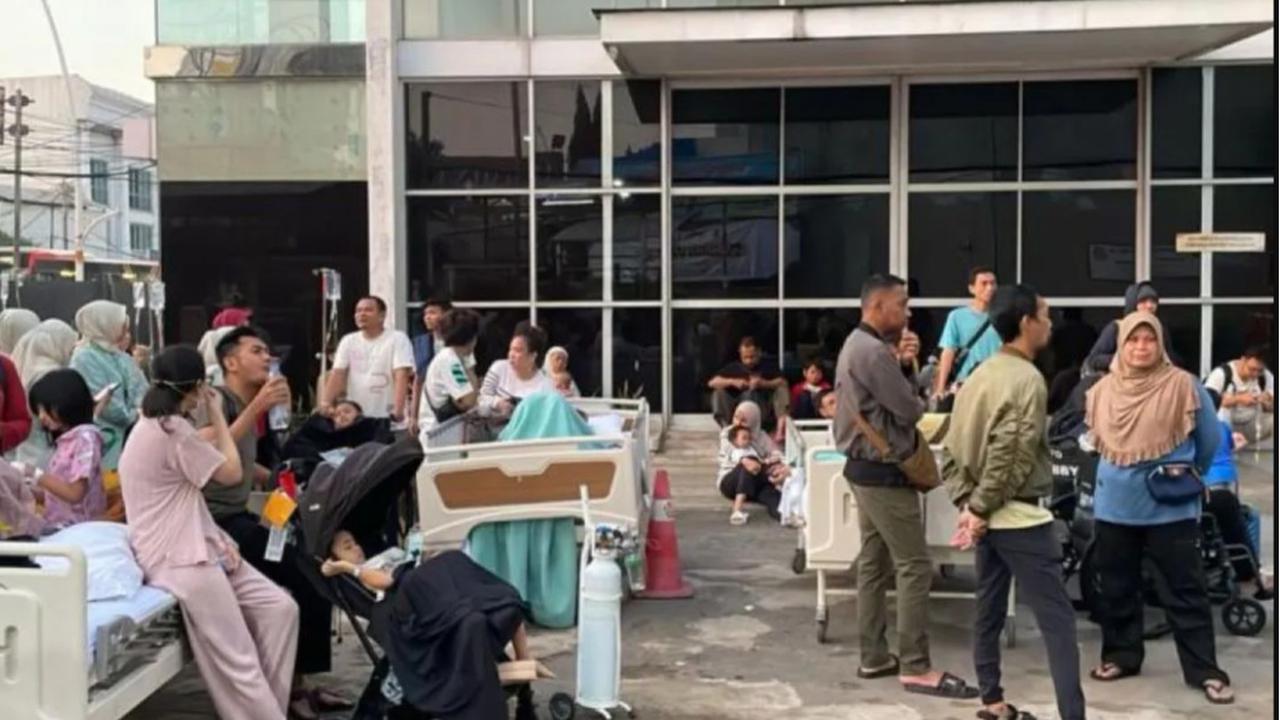 RS Hermina Jatinegara Terbakar, Pasien Dievakuasi Pakai Kursi Roda hingga Ranjang