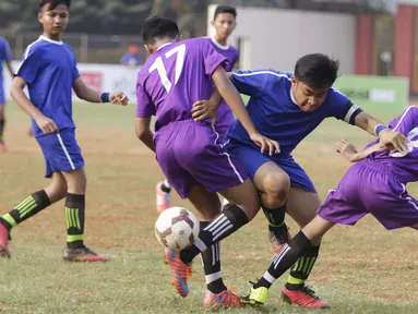 Pertandingan pembuka Rusun Cup 2015 antara Rusun Tambora melawan Rusun Karang Anyar di Stadion Soemantri Brodjonegoro, Jakarta, Sabtu (24/10/2015). Tambora berhasil menang 3-0. (Bola.com/Vitalis Yogi Trisna)