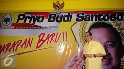 Priyo Budi Santoso bersiap memberikan keterangan pada deklarasi pencalonan dirinya menjadi Calon Ketua Umum Partai Golkar di Jakarta, Kamis (14/4/2016). Pemilihan dilaksanakan pada Munaslub Partai Golkar, Mei mendatang. (Liputan6.com/Helmi Fithriansyah)