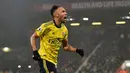 2015 : Pierre-Emerick Aubameyang - Pemain asal Gabon ini meraih penghargaan pemain terbaik Benua Afrika saat bermain untuk Borussia Dortmund. (AFP/Glyn Kirk)