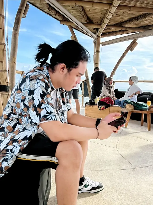 Terjun ke Industri Musik, Restu Siap Ikuti Jejak Charly van Houten. (ist)