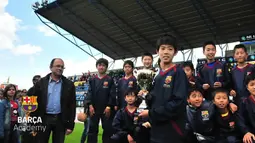 Takehiro Tomiyasu yang mulai menimba ilmu sepak bola di klub lokal, Avispa Fukuoka saat berusia 11 tahun, sebelumnya sempat mendapat tawaran untuk bergabung di akademi pemain muda Barcelona, namun ditolak karena tak ingin pindah dan menetap di Spanyol dalm usia yang masih belia. (fcbarcelona.com)