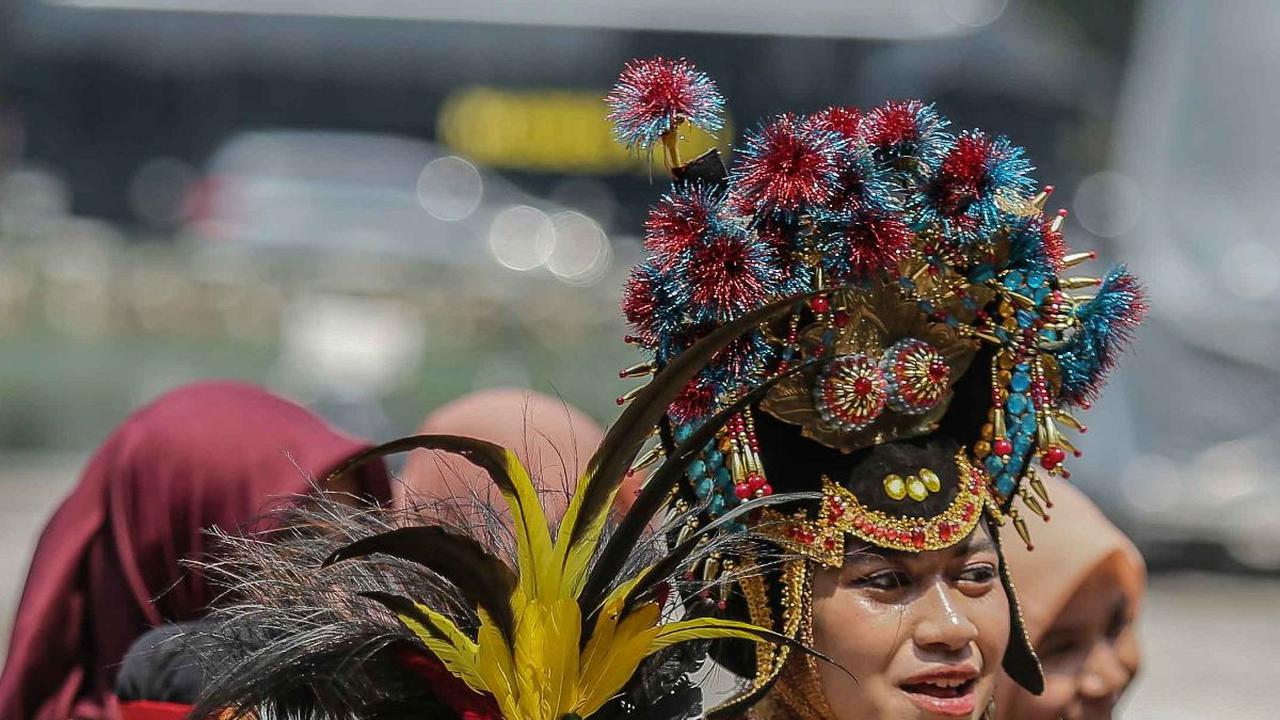Sebanyak 100 peserta dari 100 Kabupaten Kota ini menari tari campuran nasional dan milenial secara bersama-sama.