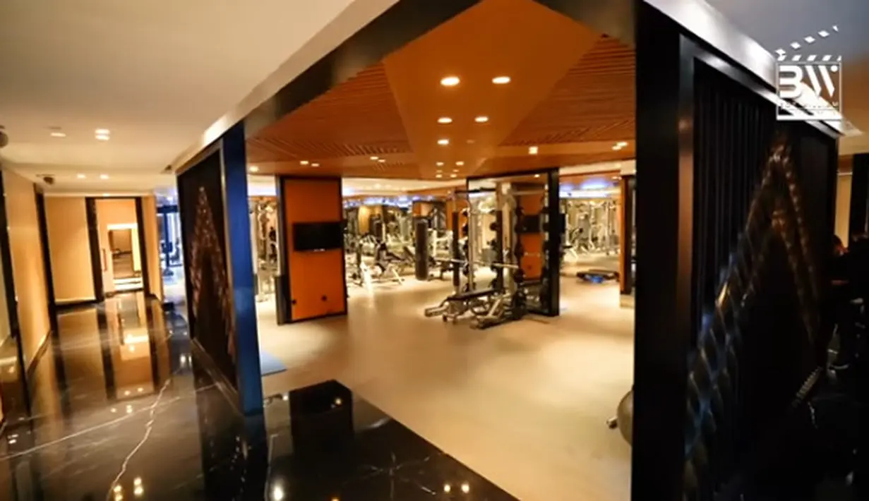 Rumah mewah Manoj Punjabi (Youtube/Boy William)