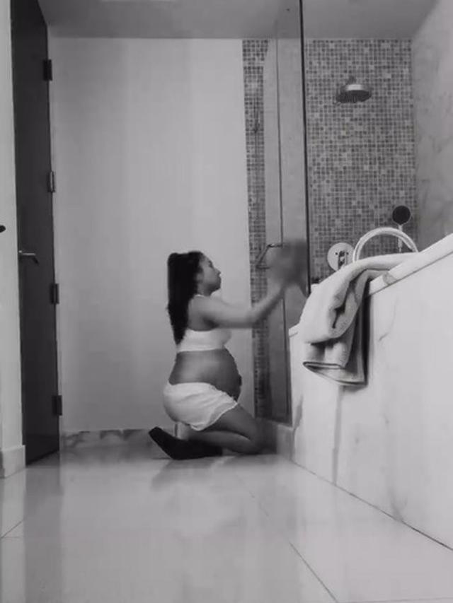 Tak Pakai ART, Ini 7 Momen Nikita Willy Bersihkan Kamar Mandi Sendiri