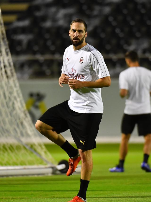 Penyerang AC Milan, Gonzalo Higuain.