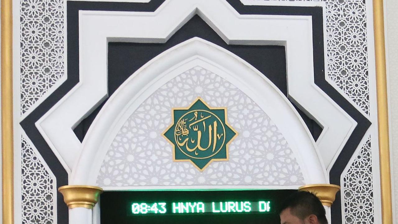 Kegiatan ini dilakukan dalam rangka menyambut datangnya bulan suci Ramadan 1445 H yang jatuh pada pekan depan. Merdeka.com/Arie Basuki