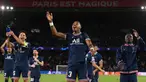 Presnel Kimpembe merupakan jebolan akademi PSG yang mampu dipercaya di skuat utama Les Parisiens. Musim ini, ia sukses mencatatkan 41 penampilan dengan mencetak 2 gol dan 1 assist serta mengantarkan Les Parisiens menjadi juara Ligue 1 2021/2022. (AFP/Franck Fife)