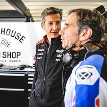 Massimo Rivola (kiri) bersama Davide Brivio dari Trackhouse. (Speedweek)