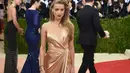 Kontrak modelling dan beberapa peragaan fesyen Amber Heard dicabut oleh fotografer karena bobot berat badannya menurun drastis. (AFP/Bintang.com)