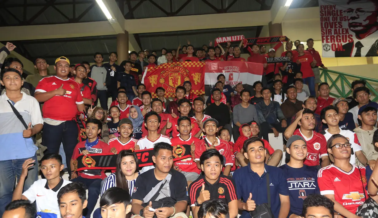 Nonton bareng dipadati suporter Manchester United yang menamakan diri mereka Utara (United Jakarta Utara). (Bola.com/Vitalis Yogi Trisna)
