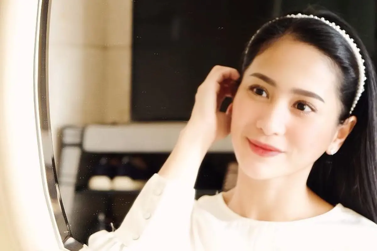 [Fimela] Bunga Zainal
