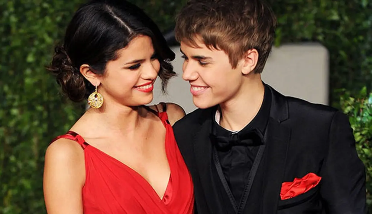 Seperti yang dilansir dari HollywoodLife, meski mereka sering bertengkar di masa lalu dan berpisah, Justin selalu tahu bahwa dia dan Selena akan kembali bersatu. (Billboards)