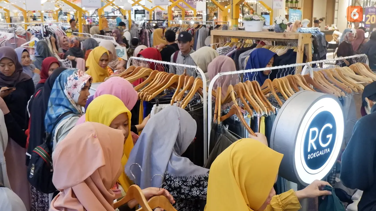Illustrasi bazar busana wanita.