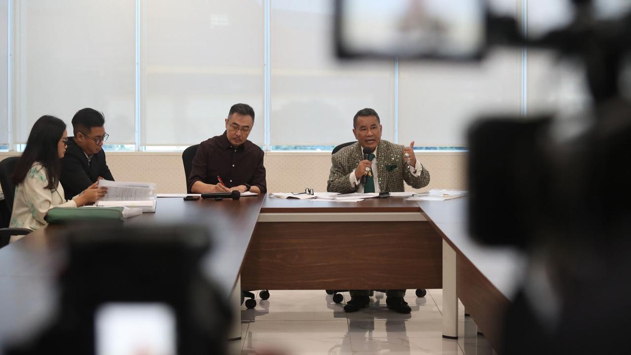 FOTO: Hotman Paris Merespons Gugatan terhadap MNC Asia Holding