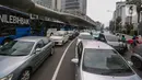 Kendaraan bermotor terjebak kemacetan panjang akibat aksi May Day atau Hari Buruh Internasional di kawasan Bundaran HI, Jakarta, Rabu (1/5/2024). (Liputan6.com/Angga Yuniar)