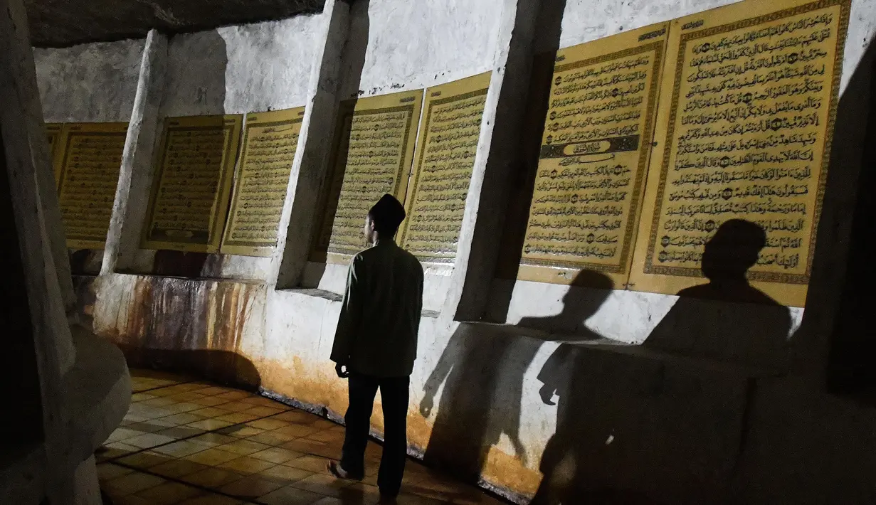 Gua ini menjadi tempat favorit bagi pengunjung untuk wisata religi di bulan suci Ramadhan 1446 Hijriah seperti bertawasul. (merdeka.com/Arie Basuki)