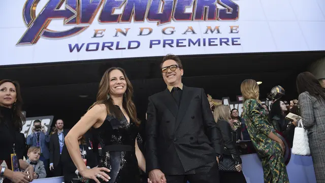 Susan Downey dan Robert Downey Jr. di gala premiere Avengers: Endgame,  Los Angeles Convention Center Senin 22 April 2019. (Photo by Chris Pizzello/Invision/AP)