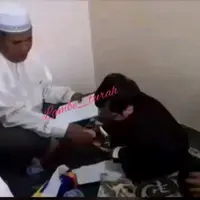 Dalam dua video beredar beberapa detik tersebut, Daus terlihat khusyu saat melakukan ijab kabul. (Instagram/lambe_turah)
