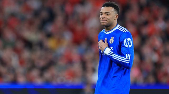 Penyerang Real Madrid asal Prancis, Kylian Mbappe, bereaksi setelah gagal memanfaatkan peluang gol selama pertandingan leg pertama babak play-off babak gugur Liga Champions UEFA antara SL Benfica dan Real Madrid CF di Estadio da Luz di Lisbon pada 17 Februari 2026. Kylian Mbappe, yang menderita cedera lutut kiri sejak Desember 2025, saat ini berada di Paris bersama staf medis Real Madrid untuk "menilai perkembangan" cederanya, tetapi tidak ada "operasi" yang direncanakan "pada tahap ini", AFP mengetahui pada 2 Maret 2026, dari rombongan striker Prancis tersebut.
(PATRICIA DE MELO MOREIRA/AFP)