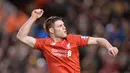 Pemain Liverpool,  James Milner mencetak satu gol saat timnya mengalahkan Manchester City pada lanjutan Liga Inggris di Stadion Anfield, Kamis (3/3/2016).  (AFP / Paul Ellis )