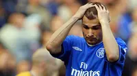 Adrian Mutu - Digadang-gadang menjadi penerus Gianfranco Zola, striker Romania ini malah terpuruk bersama Chelsea. Pertengkaran dengan Jose Mourinho dan terbukti menggunakan narkoba membuat The Blues memutus kontraknya. (Foto: AFP/Adrian Dennis)