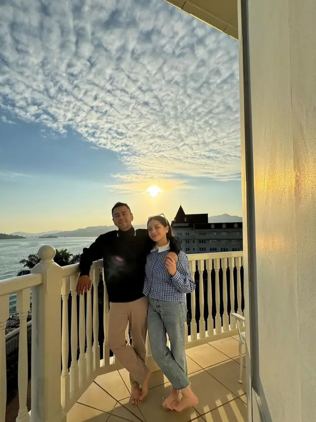 7 Potret Kebahagiaan Keluarga Raffi Ahmad di Hong Kong, Penampilan Lily Jadi Highlight (credit: https://www.instagram.com/raffinagita1717/).