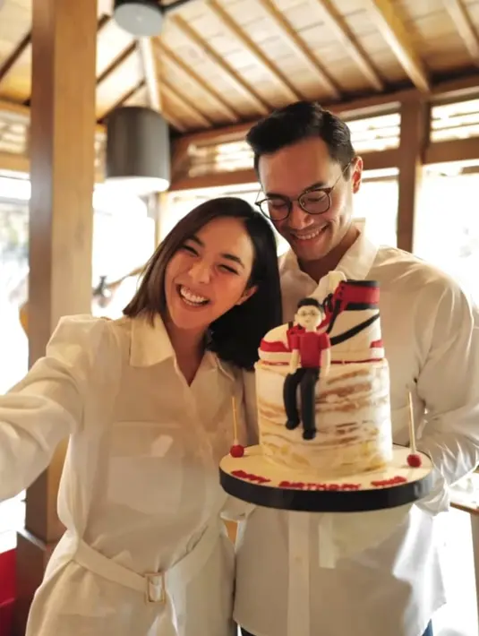 Gisel pun mengucapkan selamat ulang tahun kepada Rino dengan kalimat manis. "Someone special’s special day," tulisnya.