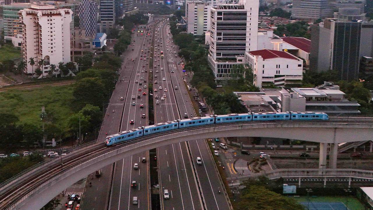 FOTO: LRT Jabodebek Catat Rekor 78 Ribu Penumpang di HUT ke-80 RI
