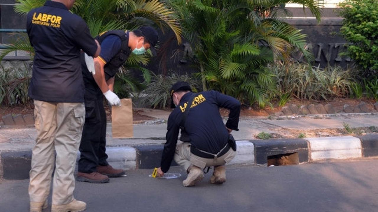 Puslabfor Polri olah TKP ledakan diduga granat di Duren Sawit